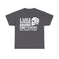 T-shirt in dark gray featuring a white distressed skull with a rose and the text I Like Murder Shows.